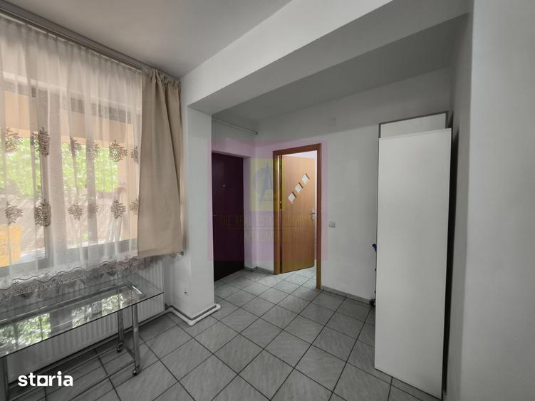 Casă cu 7 camere cu Teren 280 Mp în Rahova