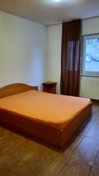 Vand apartament cu 2 camere din 3 in Arad. Zona centrala Et.2. Renovat. Suma de 110000 euro - 2