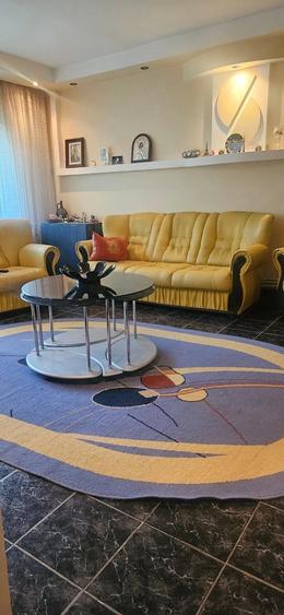 Apartament cu 4 camere decomandat în Central