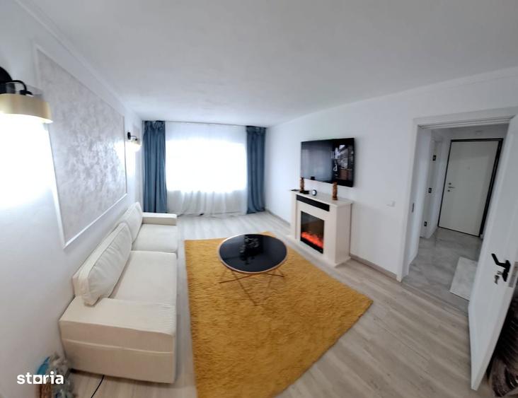 Apartament cu 4 camere decomandat în Central