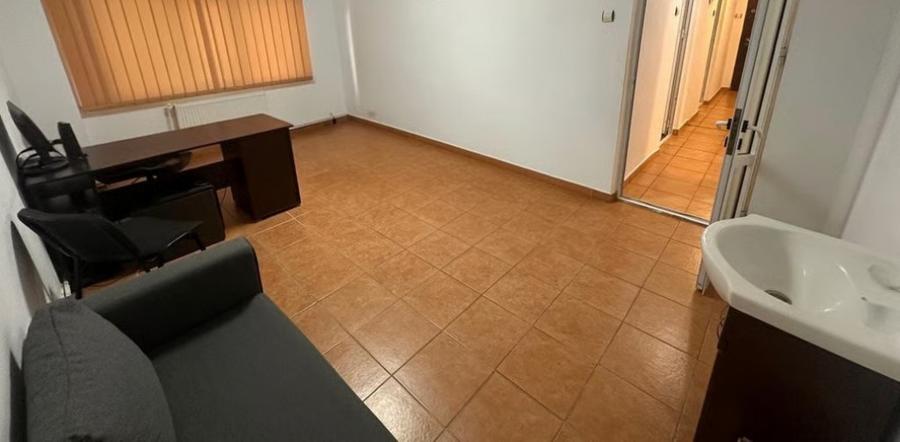 Apartament cu 4 camere decomandat în E3