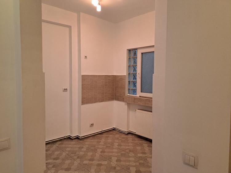 Apartament cu 3 camere nedecomandat, mobilat în Armeneasca