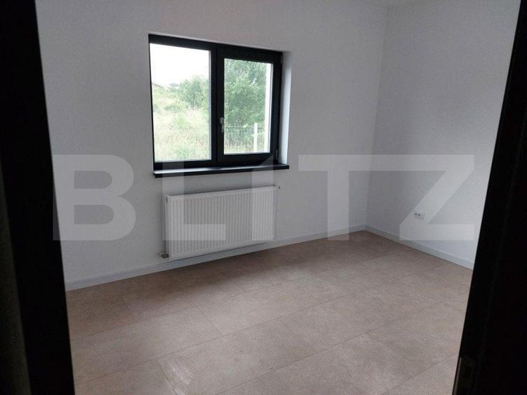 Apartament cu 3 camere decomandat în Plaiul Vulcanești