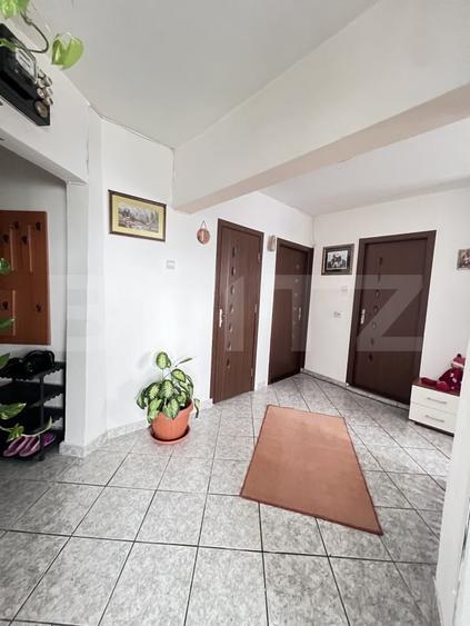 Apartament cu 3 camere decomandat, mobilat în Est
