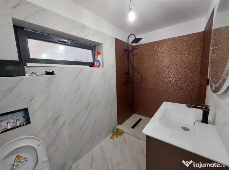 Casă cu 5 camere cu Teren 430 Mp în Central