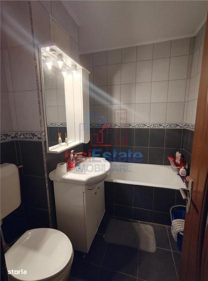 Apartament cu 3 camere decomandat în Alexandru cel Bun