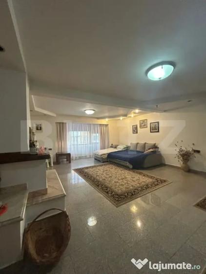 Apartament cu 5 camere decomandat în Central
