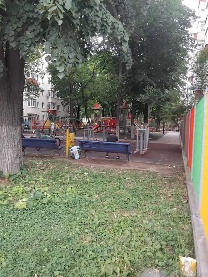 Apartament cu 2 camere semidecomandat în Berceni