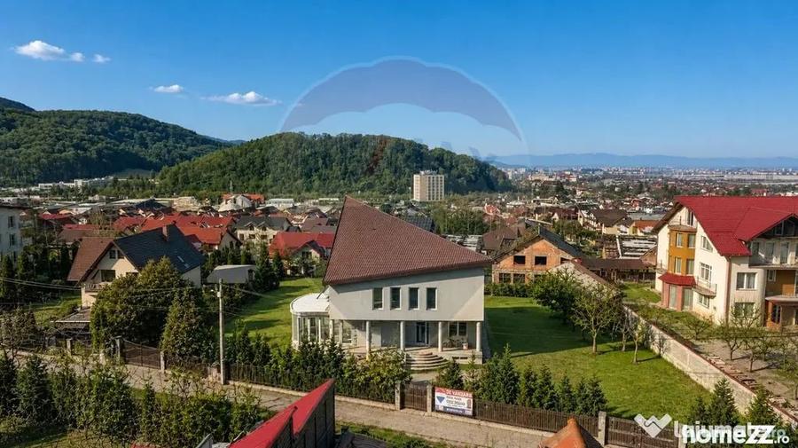 Casă cu 7 camere cu Teren 1322 Mp în Bunloc