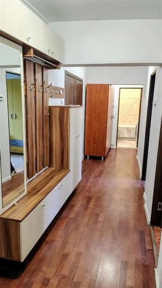 Apartament cu 3 camere decomandat, mobilat în Răcădău