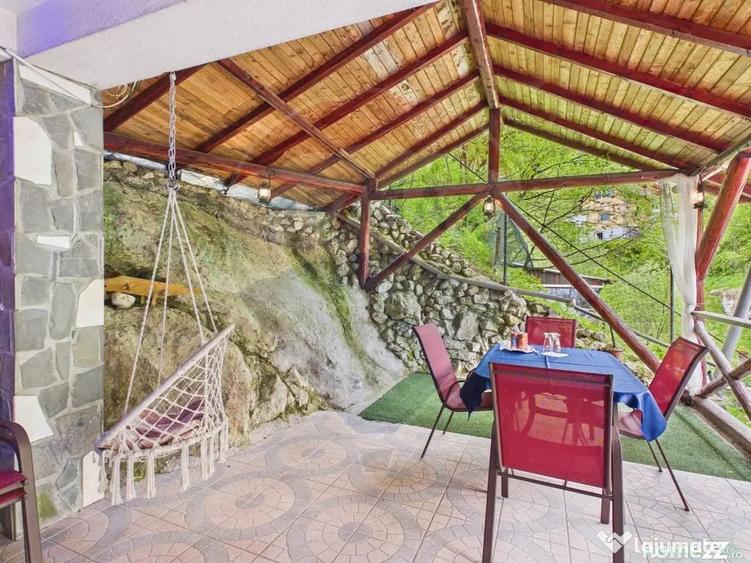 Casă cu 9 camere cu Teren 341 Mp în Dâmbovicioara