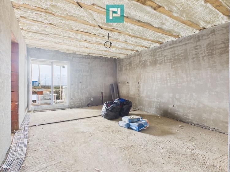 Duplex cu 4 camere cu Canalizare în Nojorid