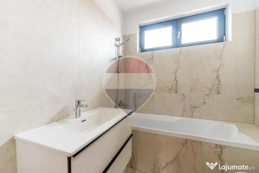 Casă cu 4 camere cu Teren 230 Mp în Central