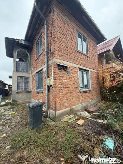 Casă cu 6 camere cu Teren 270 Mp în Central