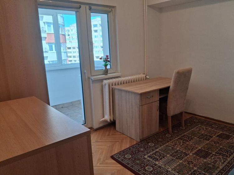 Apartament cu 4 camere decomandat, mobilat în 1 Mai