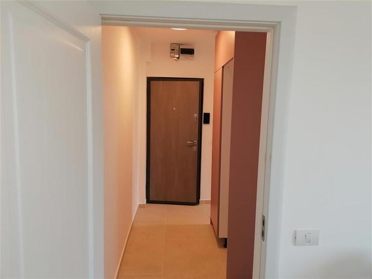 Apartament cu 2 camere semidecomandat în Girocului
