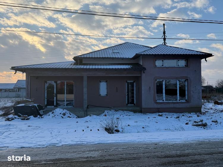 Casă cu 3 camere cu Teren 1300 Mp în Central