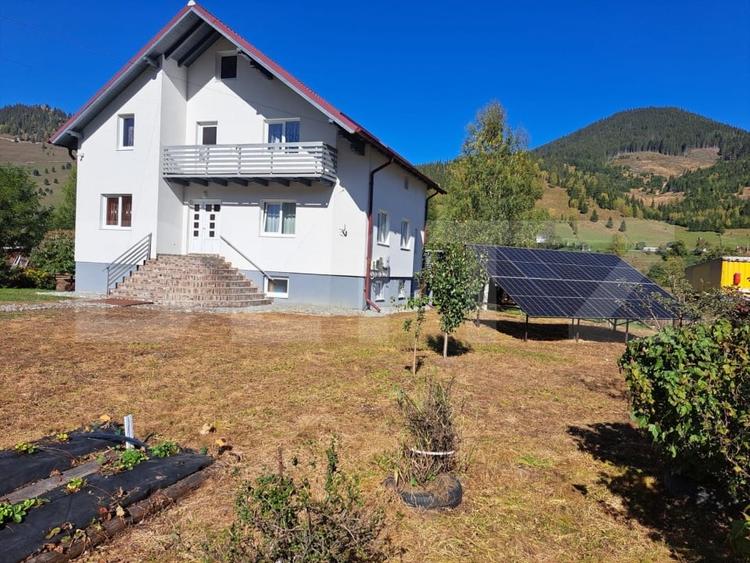 Casă individuală cu 8 camere cu Garaj în Botoș