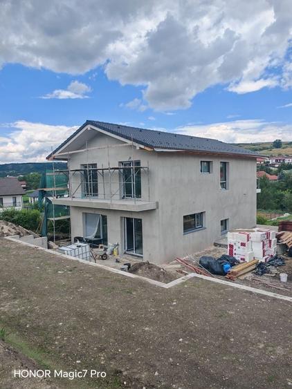 Casă cu 4 camere cu Teren 550 Mp în Chinteni
