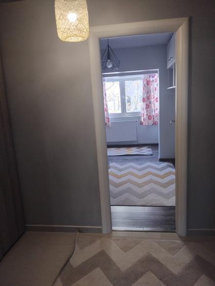 Apartament cu 3 camere decomandat, mobilat în Casa de Cultură