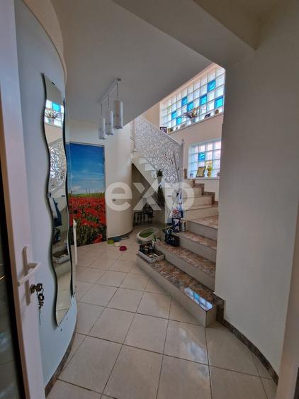 Casă individuală cu 5 camere cu Canalizare în Mărginenii de Sus