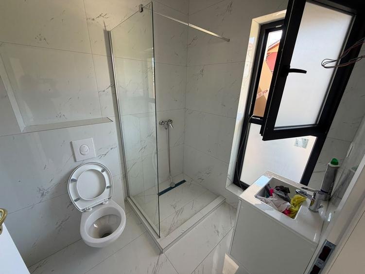 Casă individuală cu 4 camere cu Canalizare în Fundeni