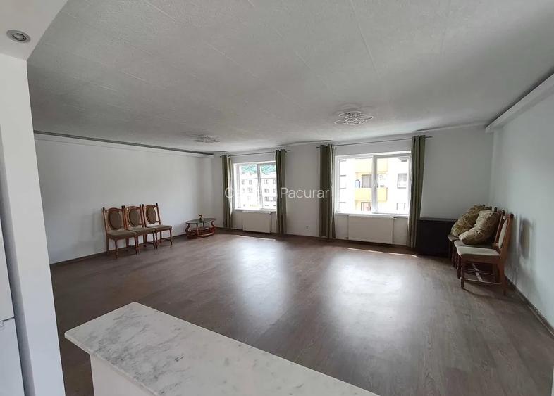Apartament cu 4 camere, 112 mp + pod de 50 mp, 3 balcoane și 2 parcări
