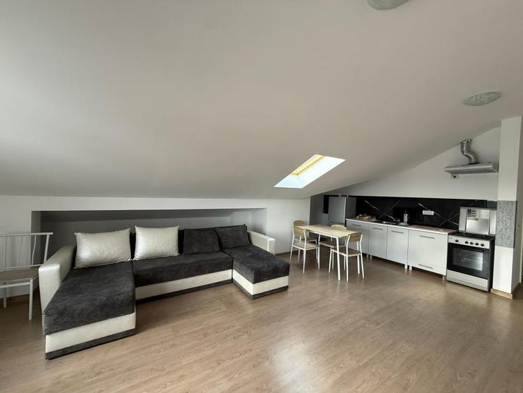 Apartament cu 3 camere decomandat, mobilat în Cetate
