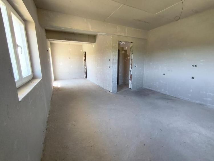 Casă cu 4 camere cu Teren 280 Mp în Mohu
