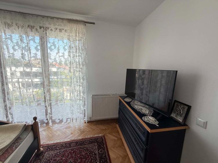 Apartament cu 3 camere semidecomandat în Andrei Mureșanu