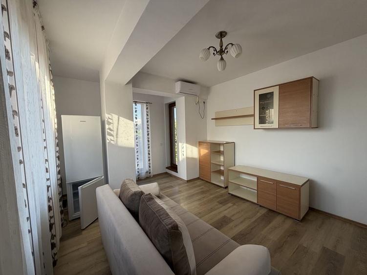 Apartament cu 2 camere decomandat în 1 Mai