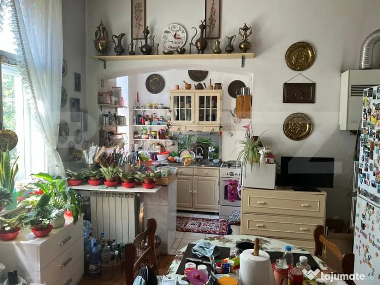 Casă cu 4 camere cu Teren 1344 Mp în Central