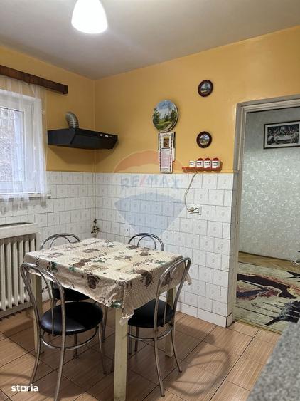 Apartament cu 4 camere, mobilat în Central