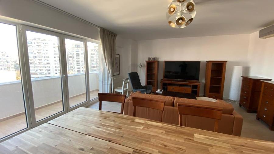 Apartament cu 3 camere decomandat, mobilat în P-ța Alba Iulia