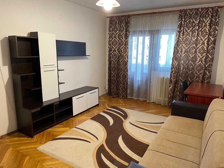 Apartament cu 2 camere decomandat în Gară
