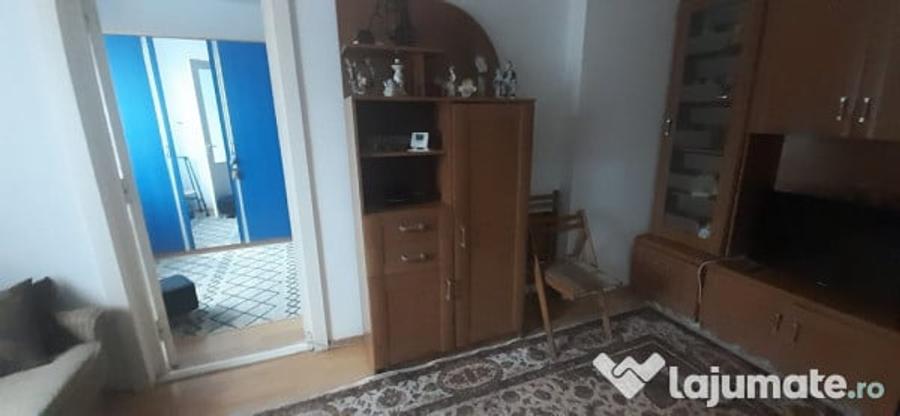 Apartament cu 2 camere nedecomandat în Decebal
