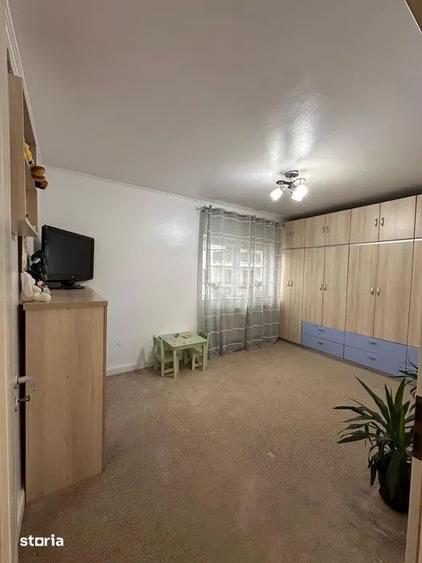 Apartament cu 3 camere semidecomandat, mobilat în Florești — fotografia 1