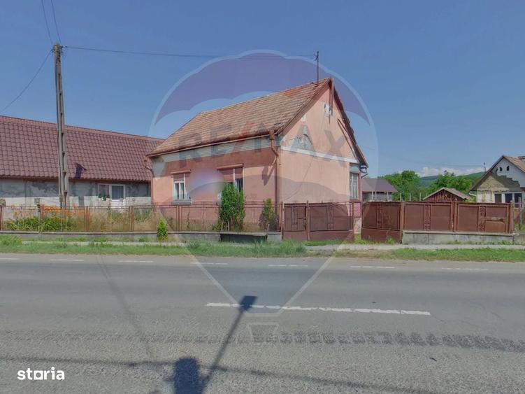 Casă cu 4 camere decomandat cu Teren 2732 Mp în Câmpulung la Tisa