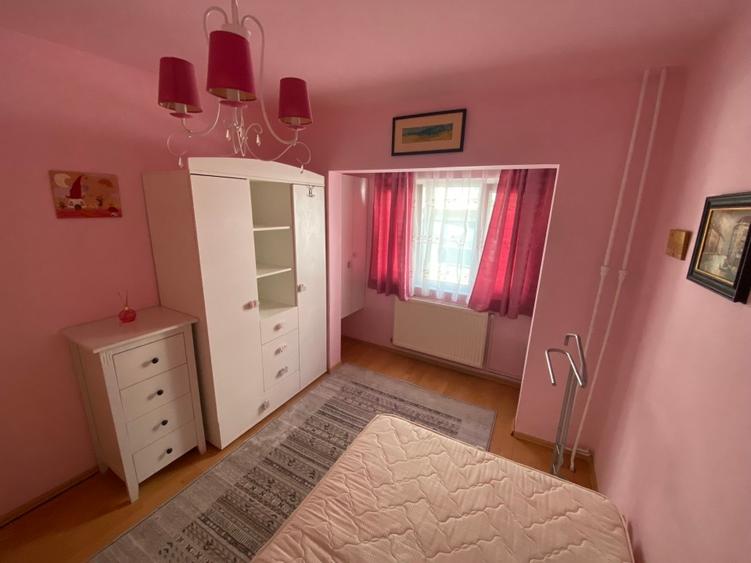 Apartament cu 4 camere decomandat, mobilat în Soarelui