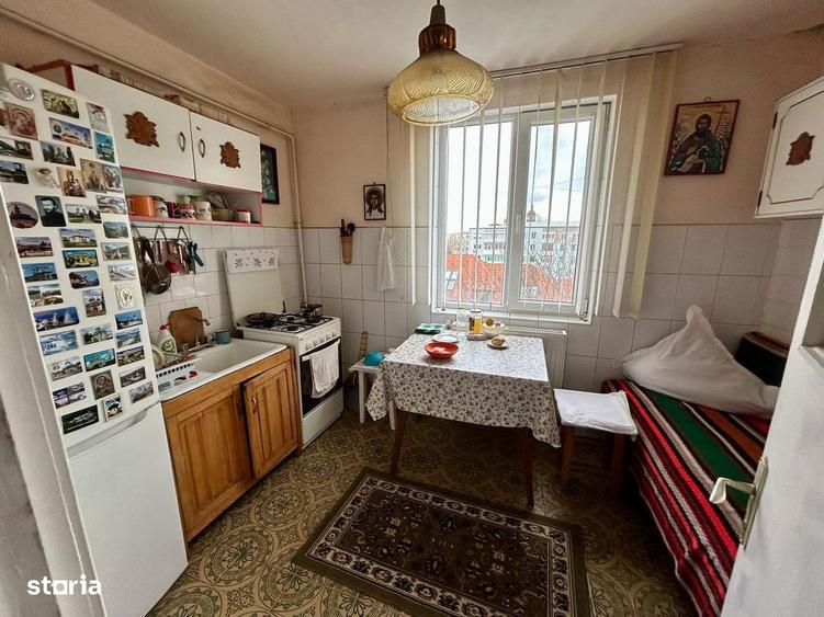 Apartament cu 3 camere decomandat în Central