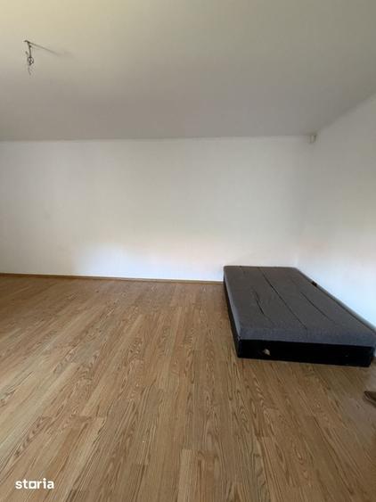 Casă cu 6 camere cu Teren 480 Mp în Banloc