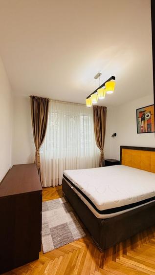 Apartament cu 3 camere semidecomandat, mobilat în Mazepa 1