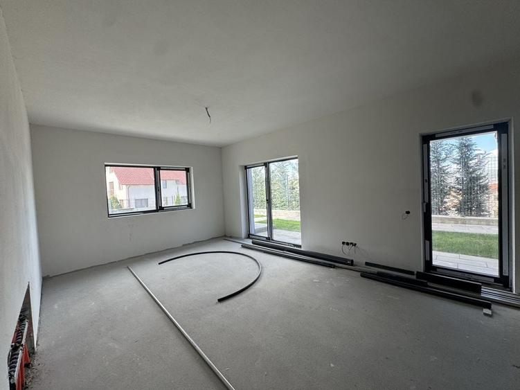 Apartament cu 3 camere semidecomandat în Dosu Bricii