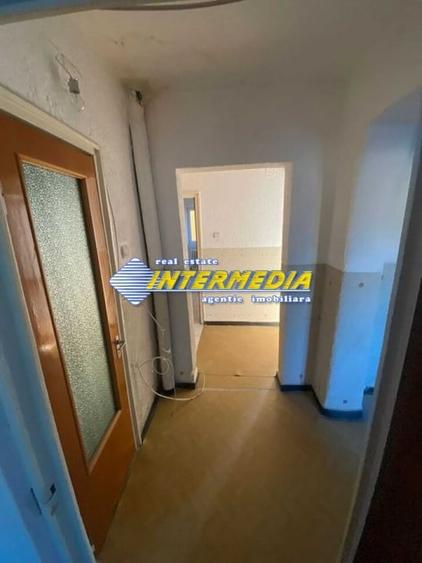 Apartament cu 3 camere decomandat în Cetate