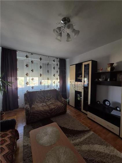 Apartament cu 2 camere decomandat, mobilat în Dâmbovița