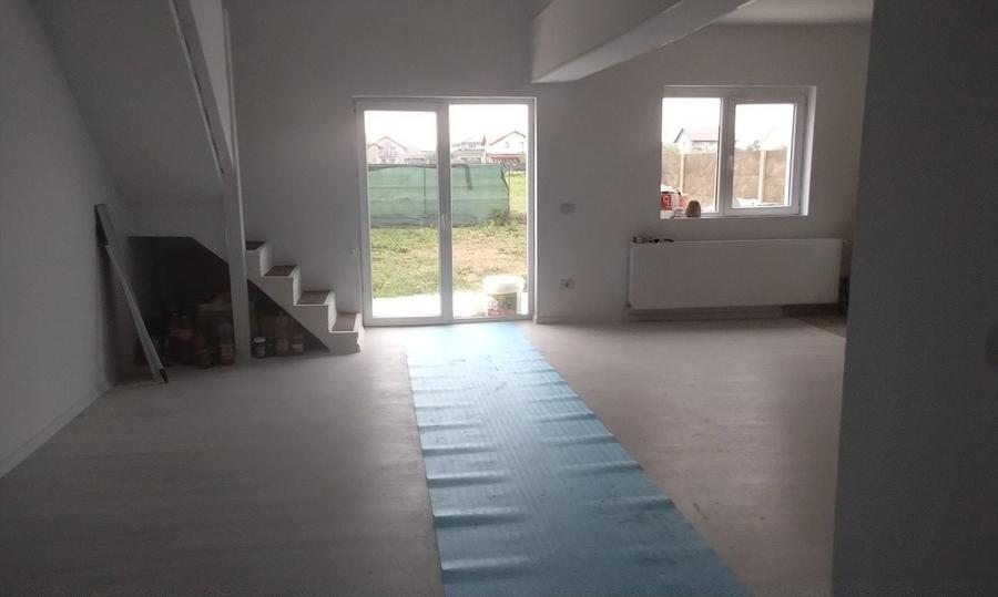 Casă cu 4 camere în Exterior Vest