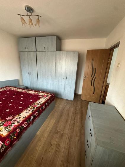 Apartament cu 3 camere decomandat în Fetești-Gară