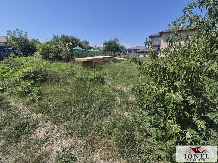 Teren Construcții intravilan de 356 mp, în Est