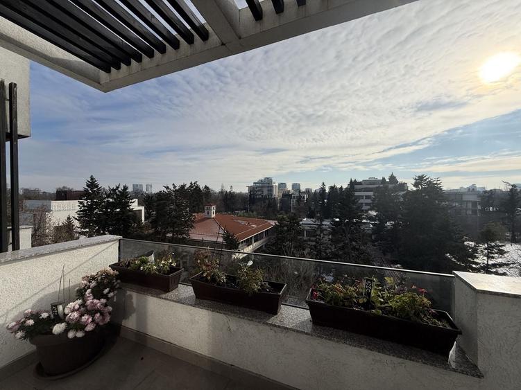 Apartament cu 4 camere decomandat, mobilat în Primăverii