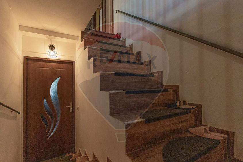 Casă individuală cu 6 camere cu Teren 266 Mp în Șagului